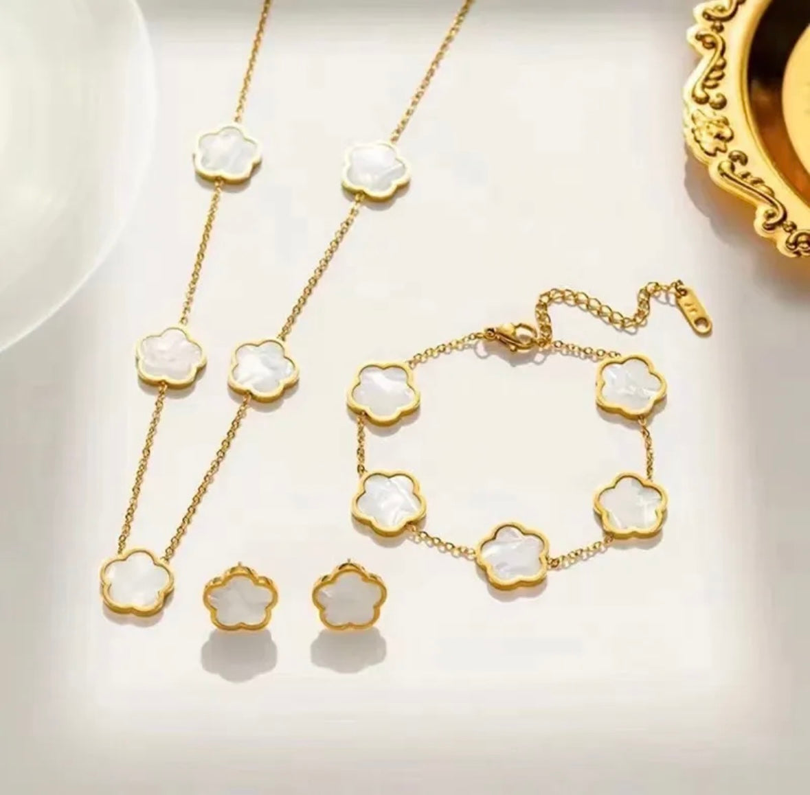 Flower Luxe Set – Necklace, Bracelet & Earrings Trio