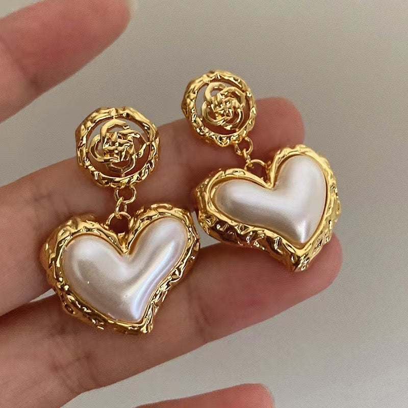 Baroque Pearl Heart Earrings – Vintage Gold Drop Dangles