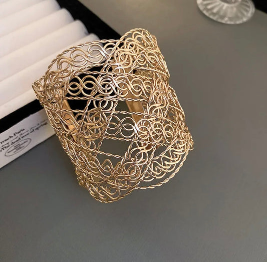 Open-Weave Lace Filigree Cuff Bracelet – Gold Statement Jewelry
