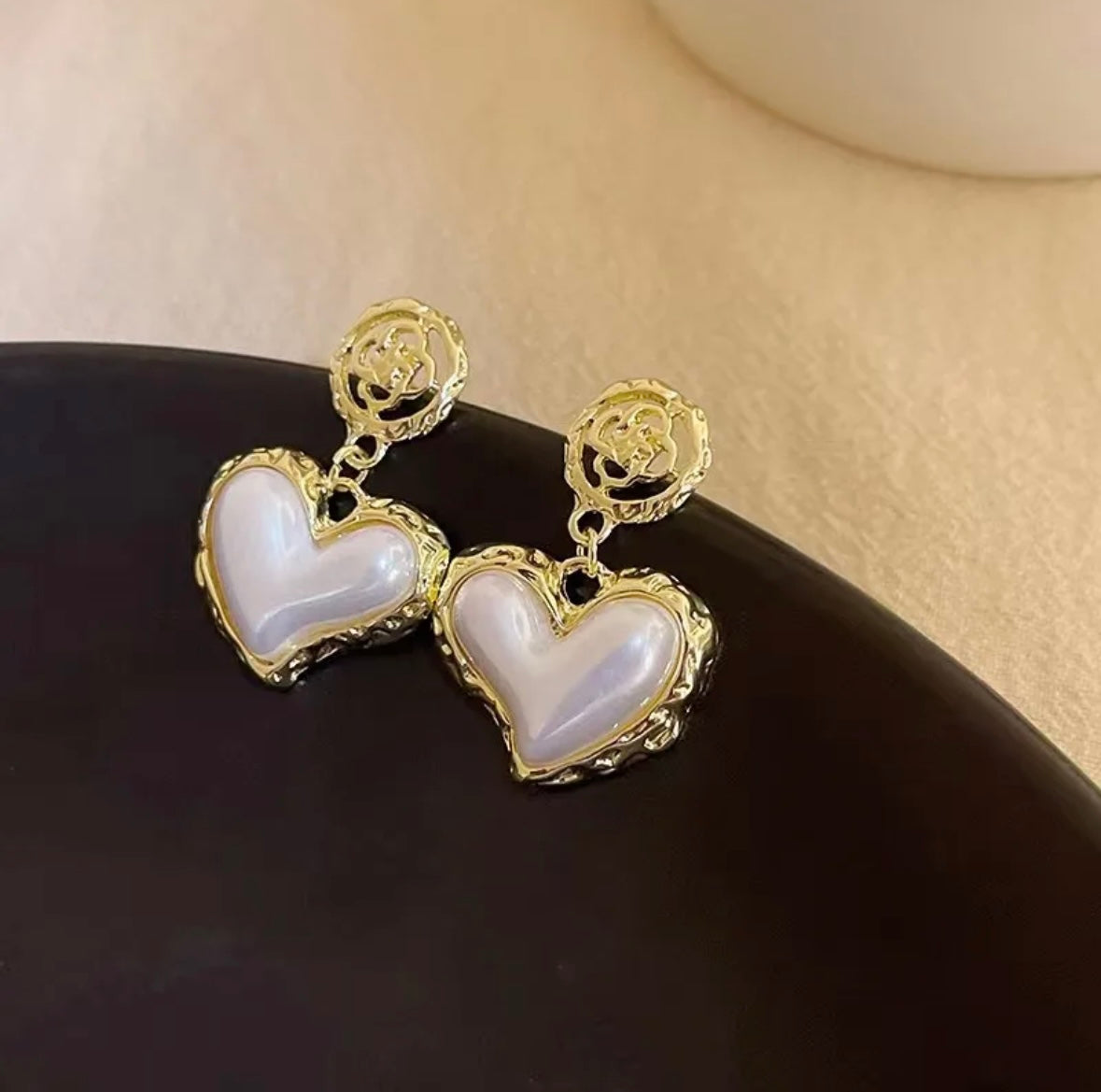 Baroque Pearl Heart Earrings – Vintage Gold Drop Dangles