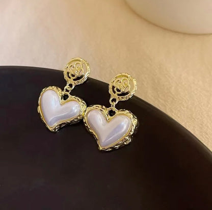 Baroque Pearl Heart Earrings – Vintage Gold Drop Dangles