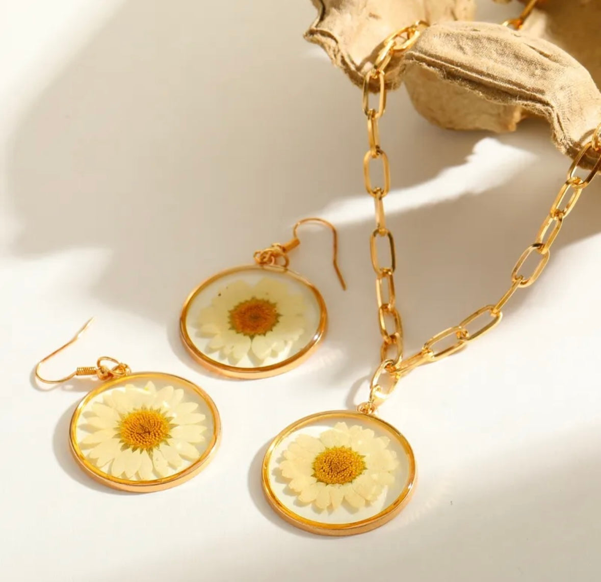 Pressed Daisy Jewelry Set – Real Flower Necklace & Earrings